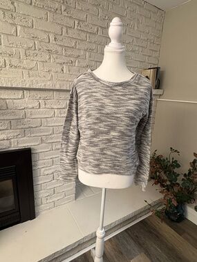 Hollister Cropped Marled Knit Sweatshirt - Grey & White Space Dye Size Medium